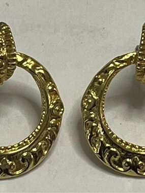 Vintage AJC Gold Tone Door Knocker Earrings.